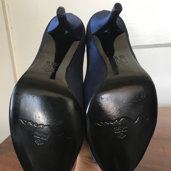 NIB Blue satin heels/pumps with jewel detail 👠 - Picture 4 of 5